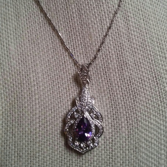 Jewelry - 💞Amethyst colored teardrop necklace. 💞.